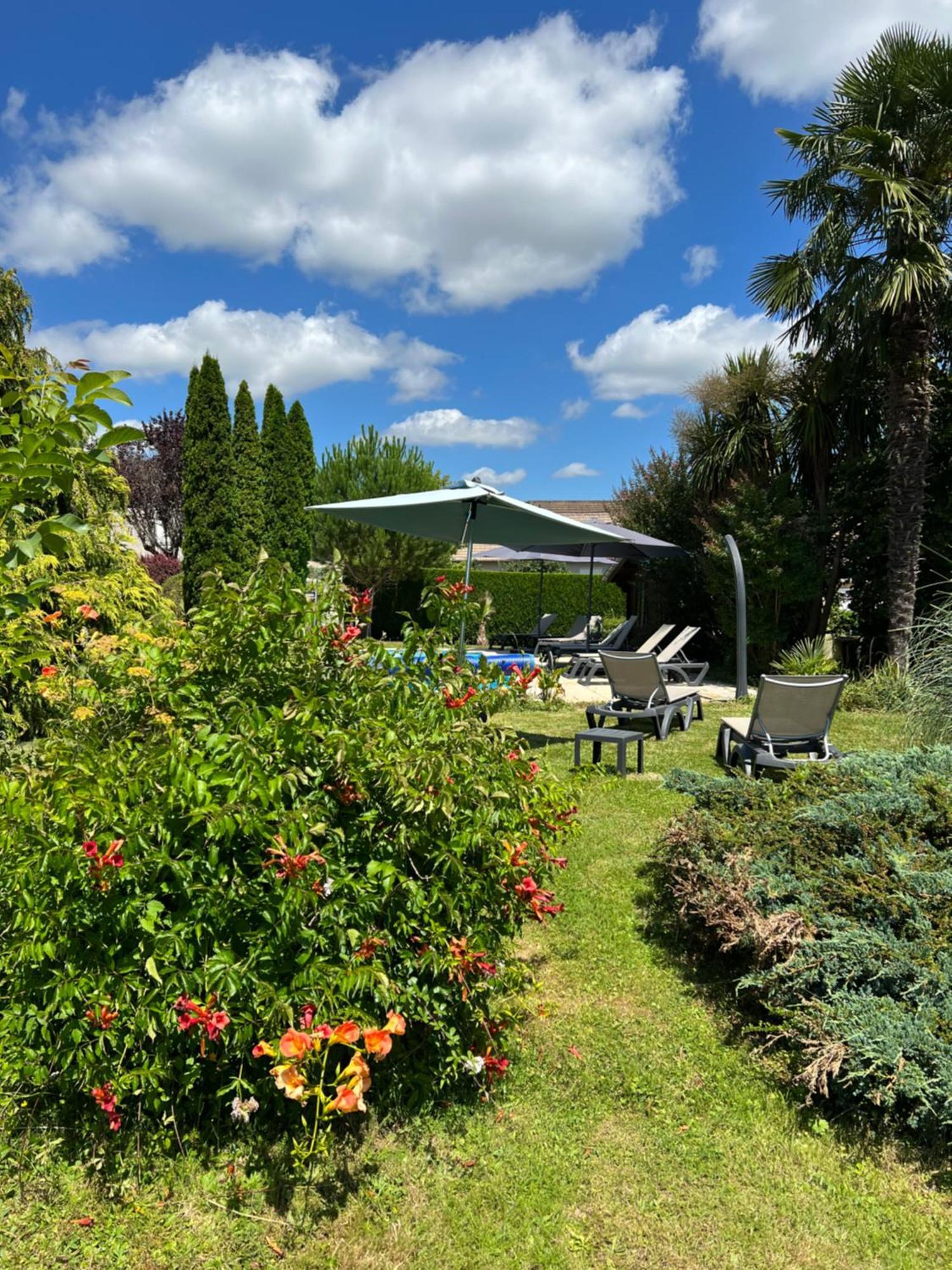 Logis Hotel-Restaurant Les Voyageurs La Coquille Eksteriør bilde
