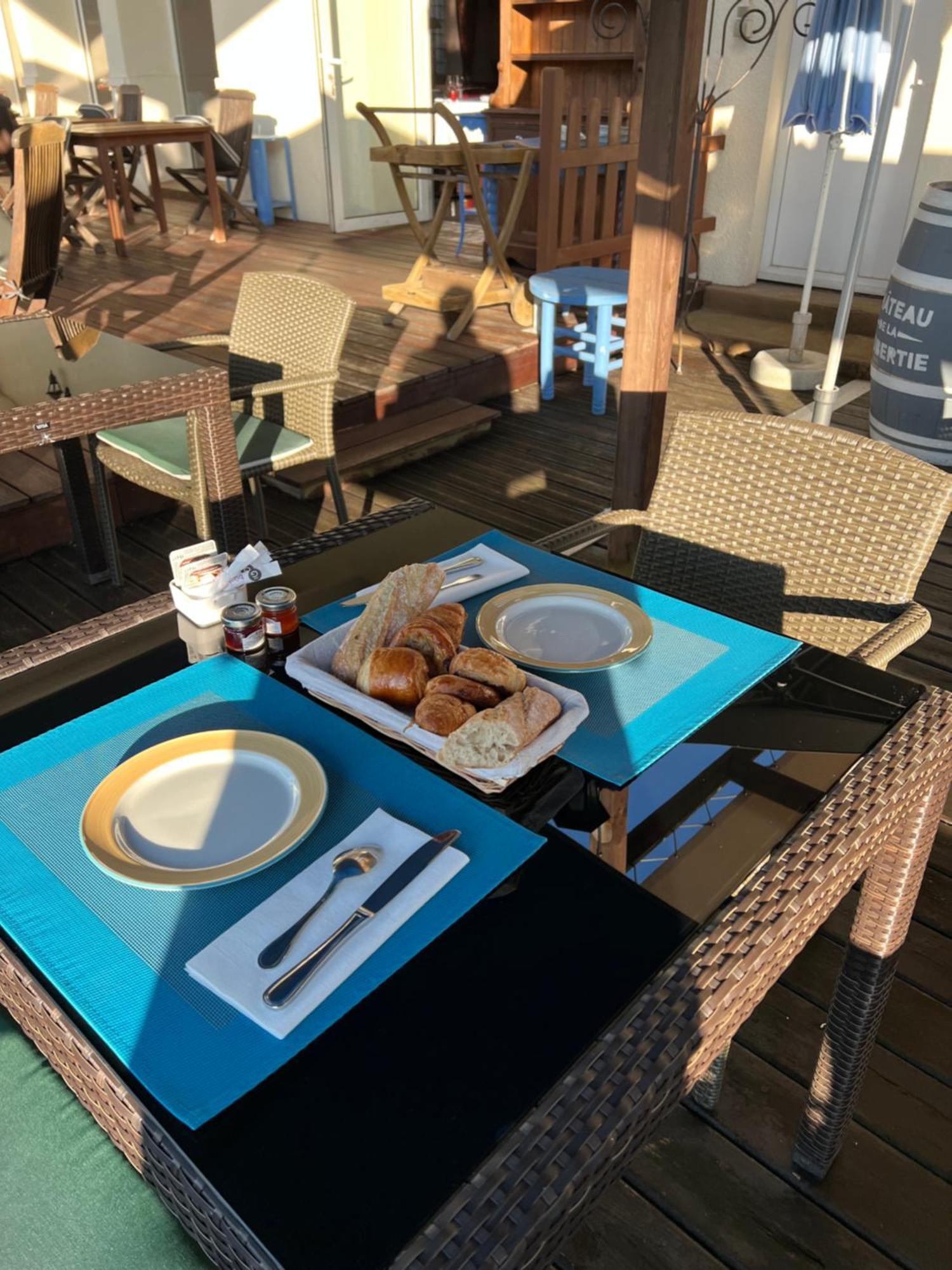 Logis Hotel-Restaurant Les Voyageurs La Coquille Eksteriør bilde